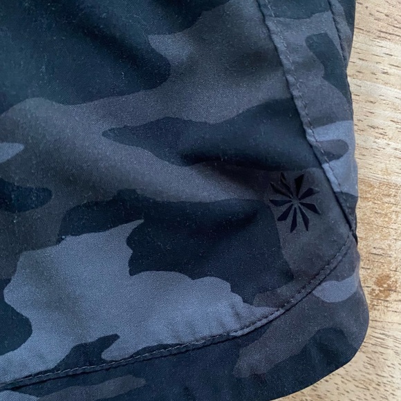 Athleta Girl Sz 7 All Play 3” Camo‎ Shorts - Picture 12 of 16